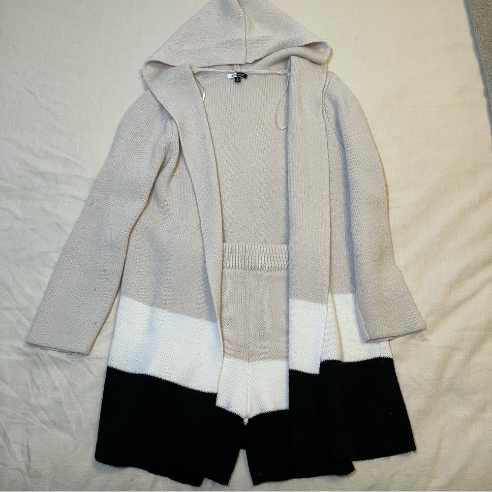 Miss Lola - Cardigan and short Set - Size S